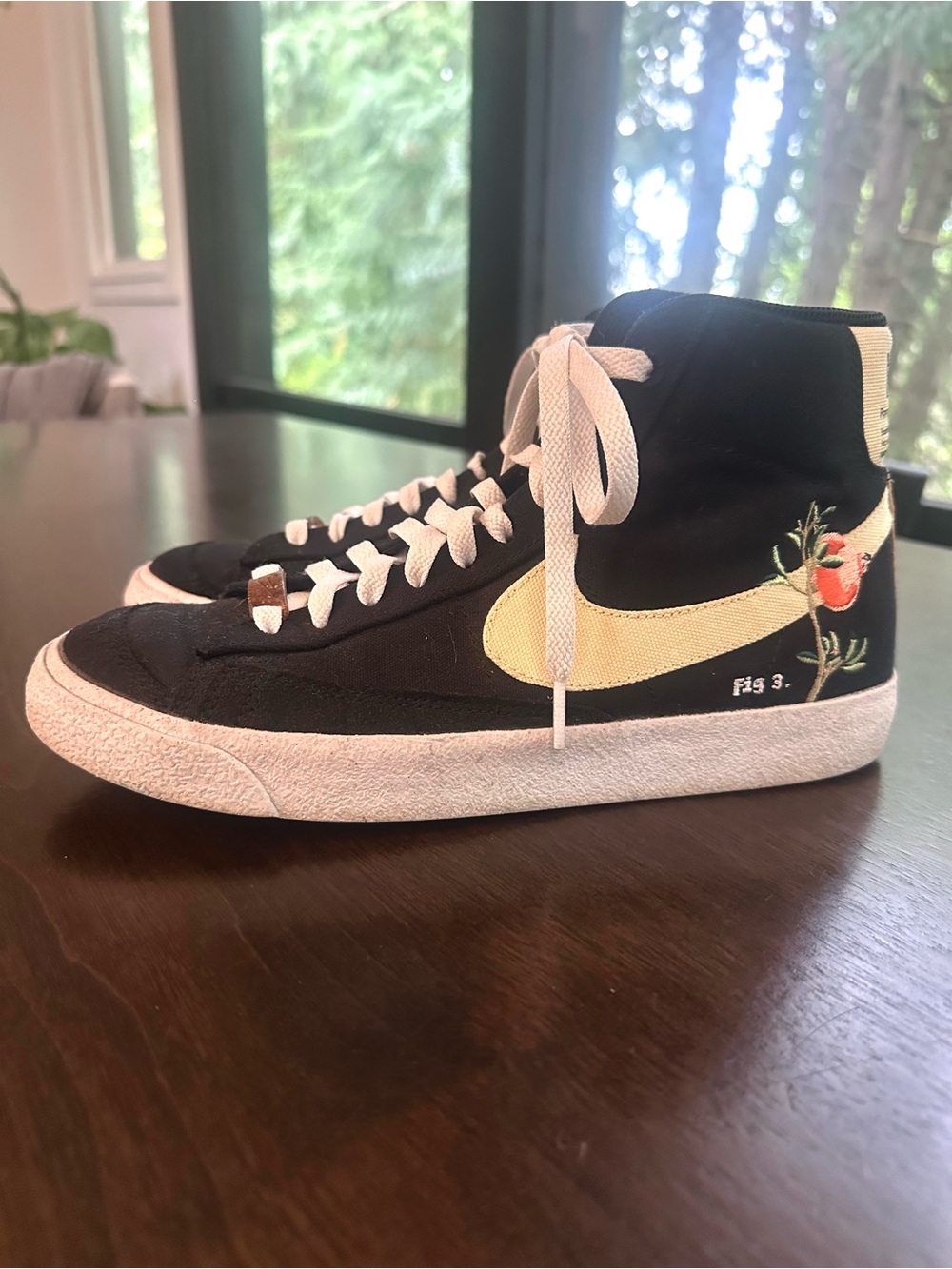 Nike Blazer Mid 77 Pomegranite Black & Cream High Top Sneakers Women’s 7 EUC